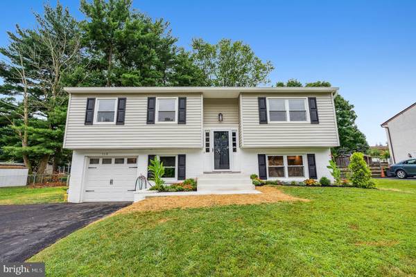 710 BURDETT DR, Aston, PA 19014