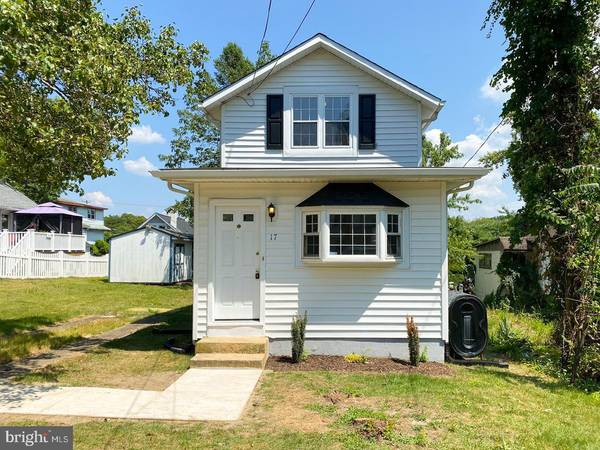 17 CHESTNUT LN, Clementon, NJ 08021