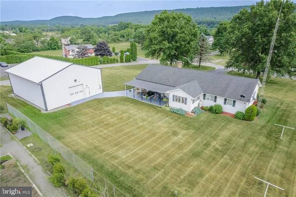 219 W SCOTT CT, Brodheadsville, PA 18322