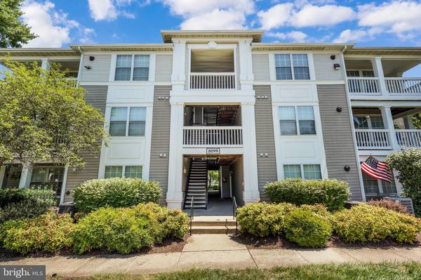 8099 LACY DR #302, Manassas, VA 20109