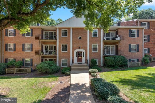 3915 LYNDHURST DR #103, Fairfax, VA 22031