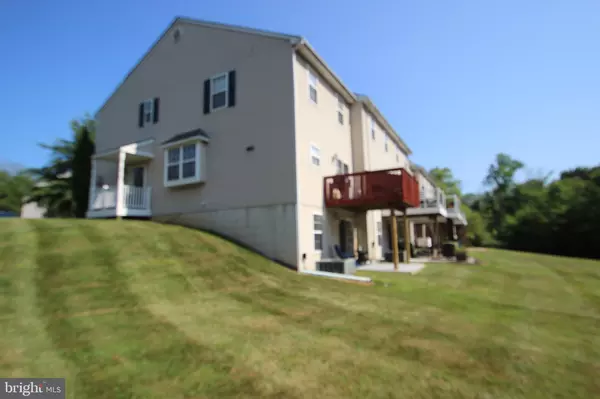 Aston, PA 19014,2 HOAG LN