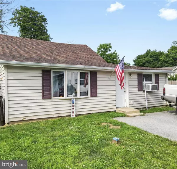 11 S 4TH ST, Douglassville, PA 19518