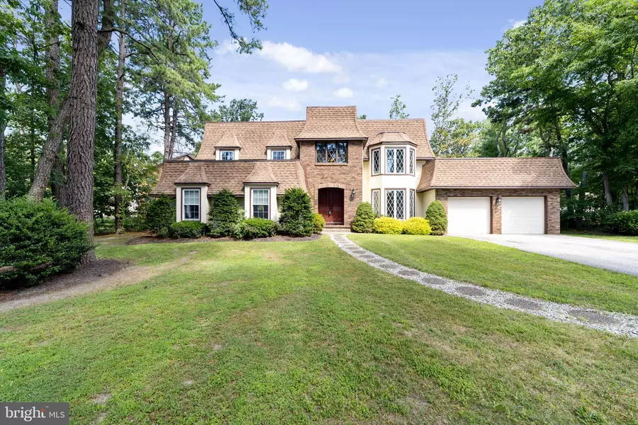 8 BROOKWOOD DR, Voorhees, NJ 08043