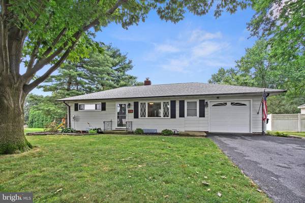 407 W WOODS DR, Lititz, PA 17543