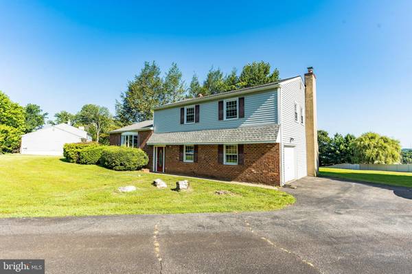 1565 ERB DR, Aston, PA 19014