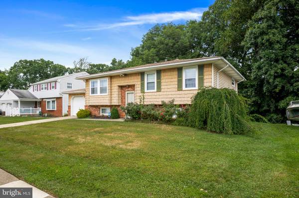 16 CAPE COD DR, Blackwood, NJ 08012