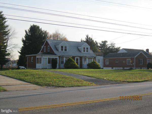 4820 E TRINDLE RD, Mechanicsburg, PA 17050