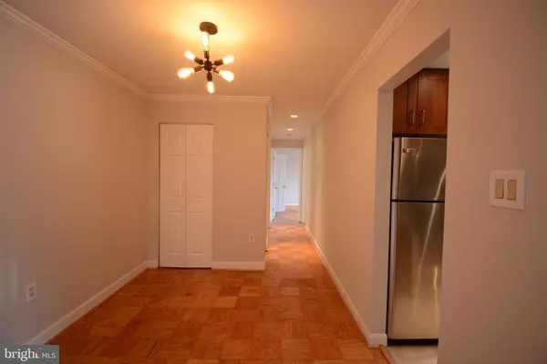 Alexandria, VA 22312,5925 QUANTRELL AVE #204