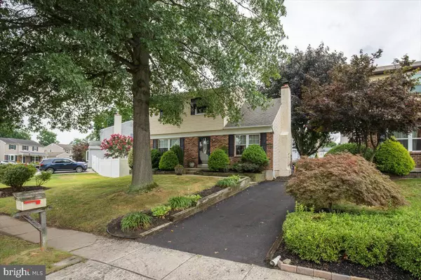 332 CRESCENT HILL DR, Havertown, PA 19083