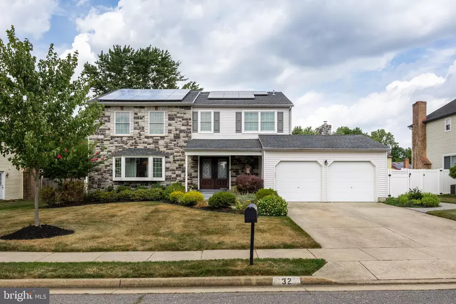 32 LANCELOT LN, Mount Laurel, NJ 08054