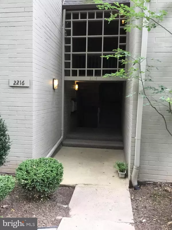 2216 SPRINGWOOD #201, Reston, VA 20191