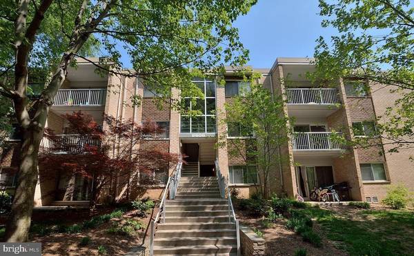 2908 KINGS CHAPEL RD #10, Falls Church, VA 22042