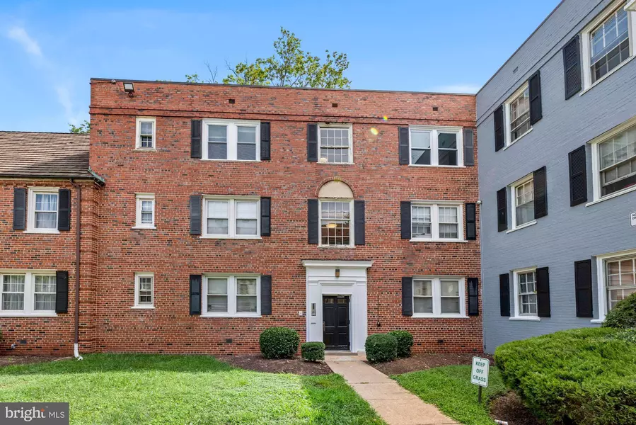 2042 FORT DAVIS ST SE #302, Washington, DC 20020