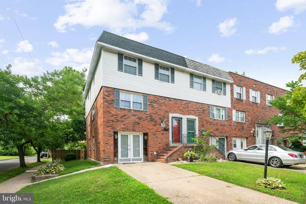 101 SUBURBAN TER, Stratford, NJ 08084