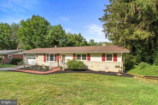 1563 OLD FARM LN, York, PA 17403