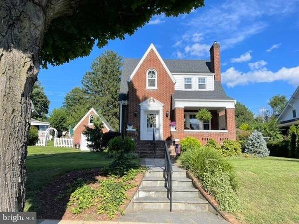 25 BLUE RIDGE AVE, Luray, VA 22835