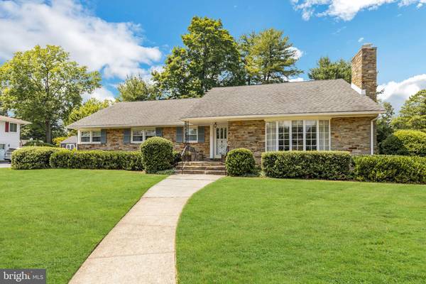 21 WOODHAMPTON DR, Ewing, NJ 08638