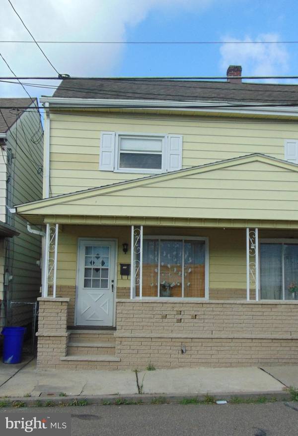 134 N MILL ST, Saint Clair, PA 17970