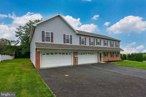 2 CONCORD DR, Leola, PA 17540