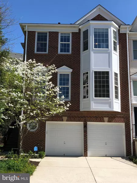 2440 HUNTINGTON PARK DR, Alexandria, VA 22303