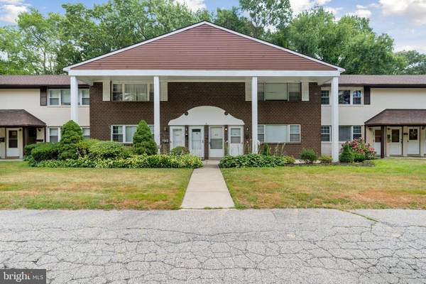 810 N FORKLANDING RD #212, Maple Shade, NJ 08052