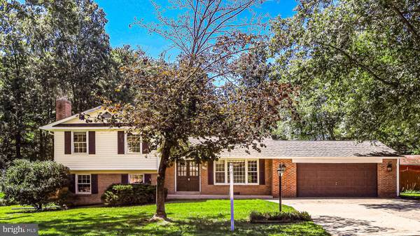 2110 WOODFORD RD, Vienna, VA 22182