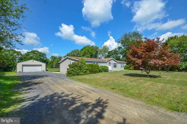 2490 APPLE RD, Fogelsville, PA 18051