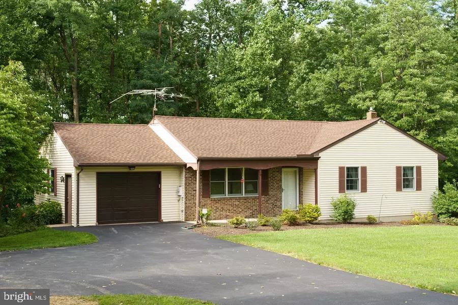 795 WHITE OAK LN, Leesport, PA 19533