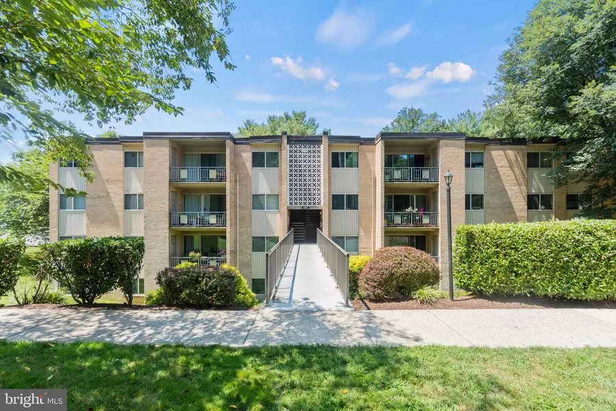 5107 CROSSFIELD CT #301, Rockville, MD 20852