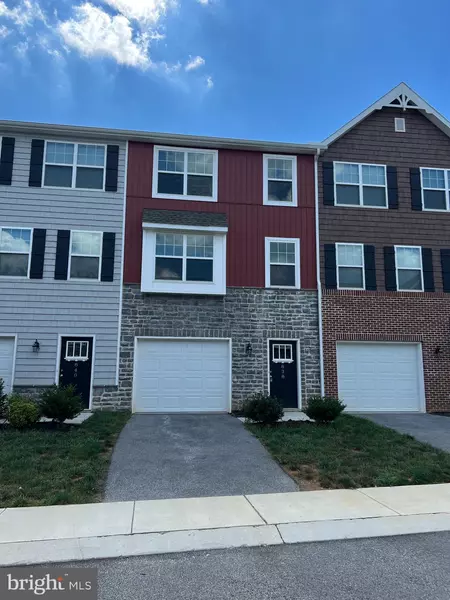 838 ADMIRALS QUAY DR, Mechanicsburg, PA 17050