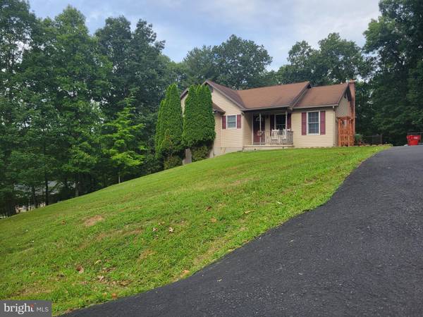 102 SWALLOW CT, Berkeley Springs, WV 25411