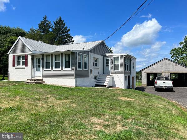 2425 NEW HANOVER SQUARE RD, Gilbertsville, PA 19525