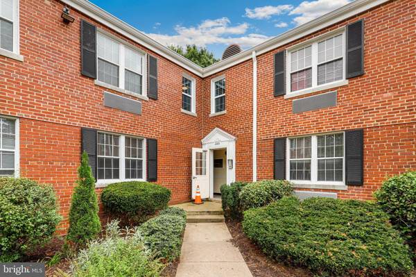 205 E GLEBE RD #E, Alexandria, VA 22305