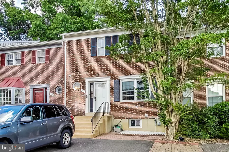 7133 LAKE COVE DR, Alexandria, VA 22315