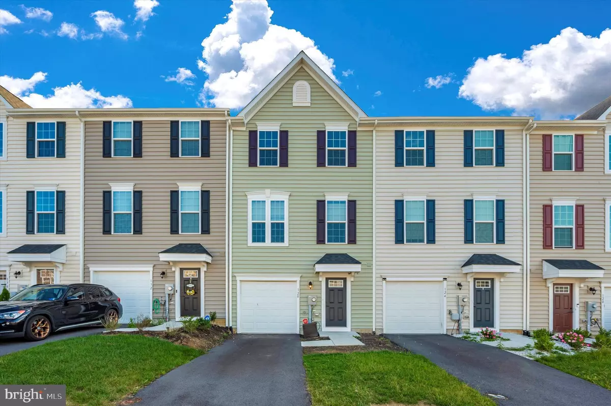 Falling Waters, WV 25419,128 QUEBEC CT