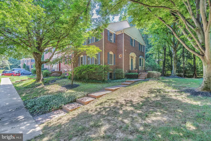 6864 WILLIAMSBURG POND CT, Falls Church, VA 22043