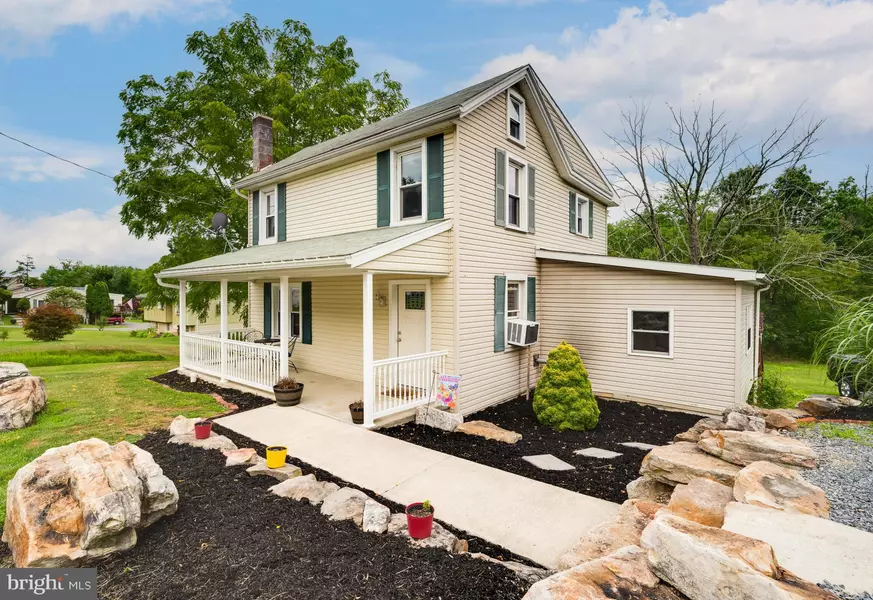 129 SWEET ARROW LAKE RD, Pine Grove, PA 17963