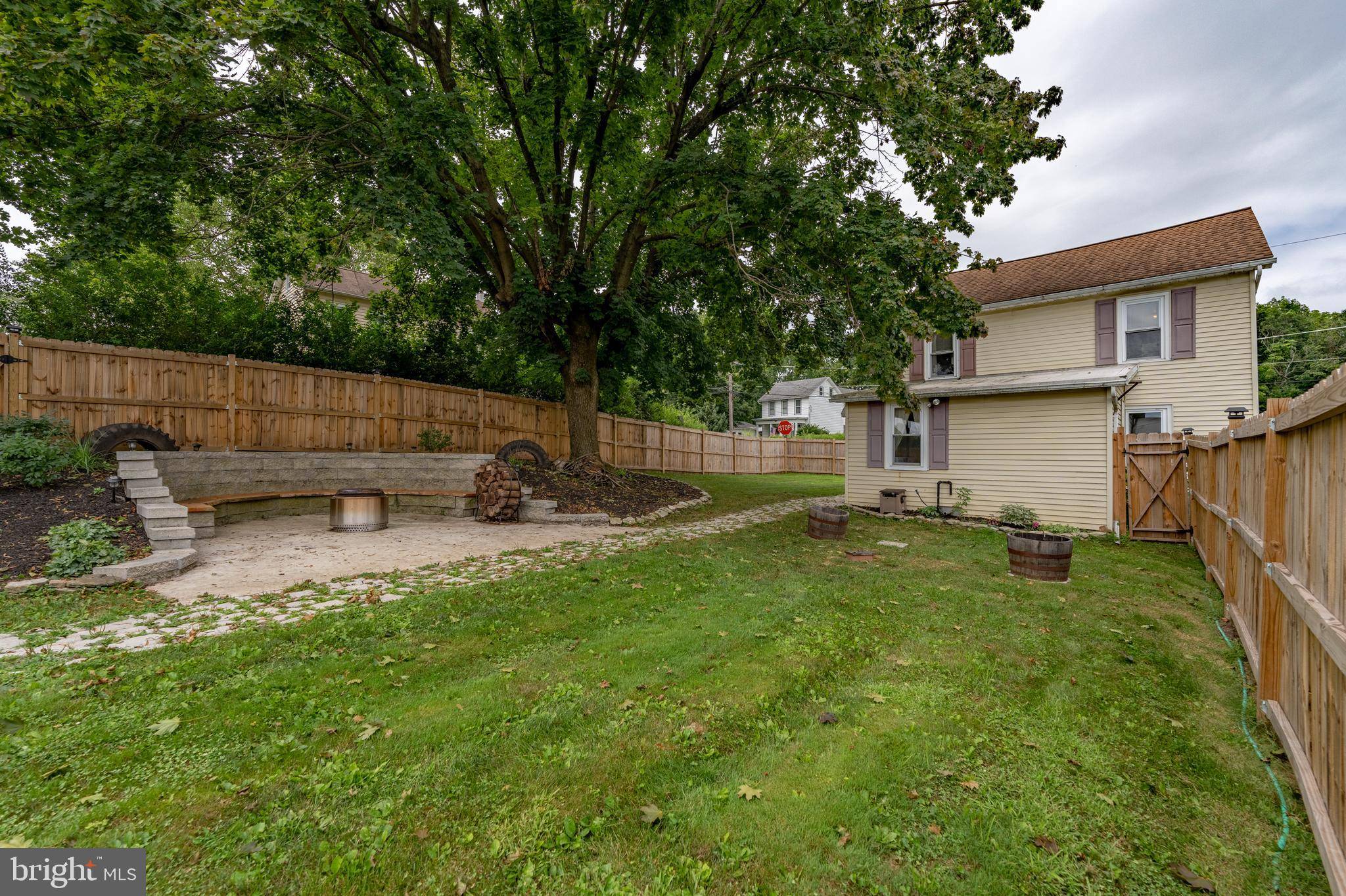 Mertztown, PA 19539,23 BARCLAY ST