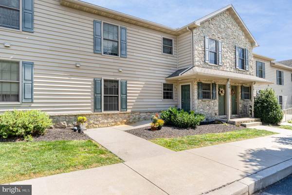 57 MIDWAY FARMS LN, Lancaster, PA 17602