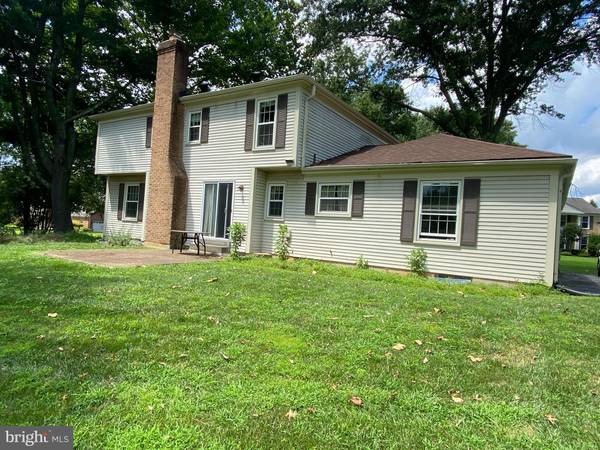 Great Falls, VA 22066,915 MCMILLEN CT