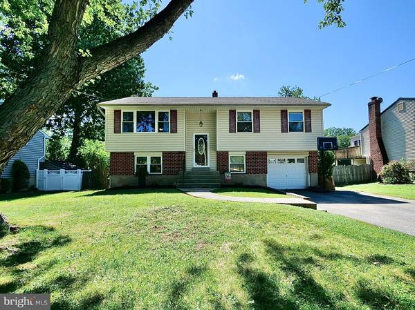 2305 WEIR RD, Aston, PA 19014