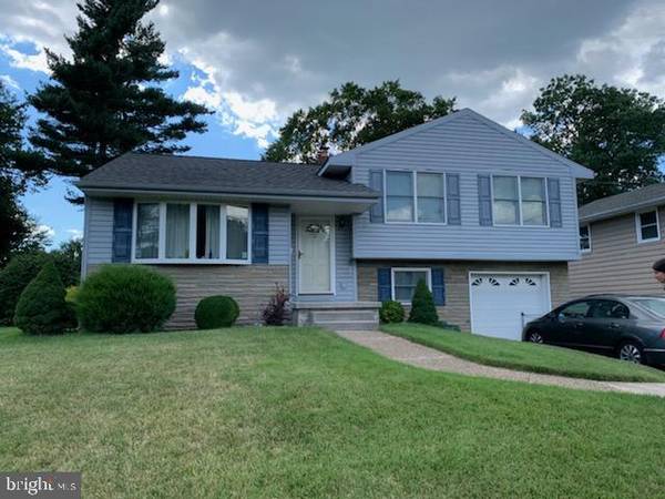 60 HOLLY DR, Woodbury, NJ 08096