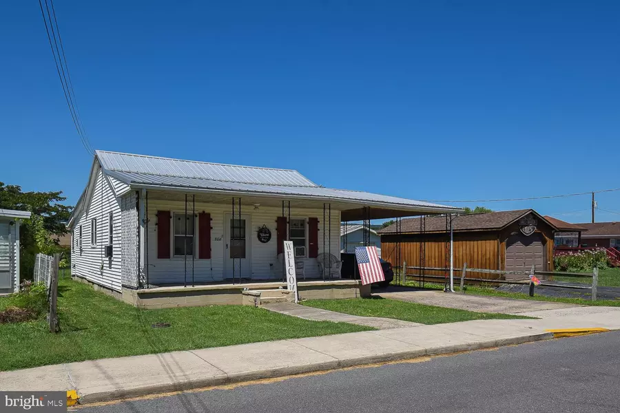 306 MAPLE AVE, Moorefield, WV 26836