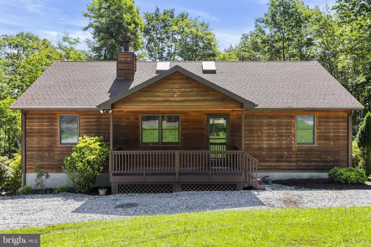 Berkeley Springs, WV 25411,61 KEY OAK LN