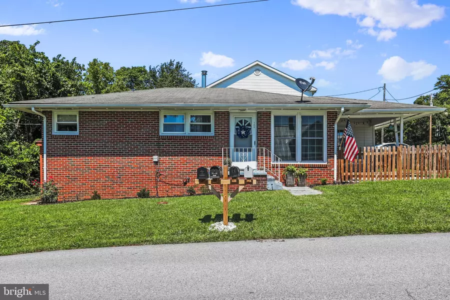 389 THOMPSON ST, Strasburg, VA 22657