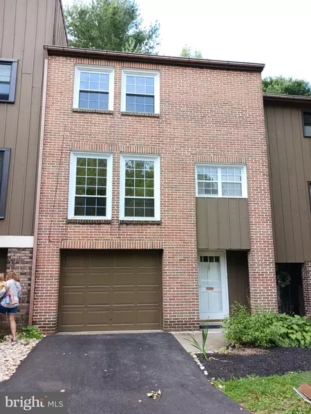 15 CLUB LN, Reading, PA 19607