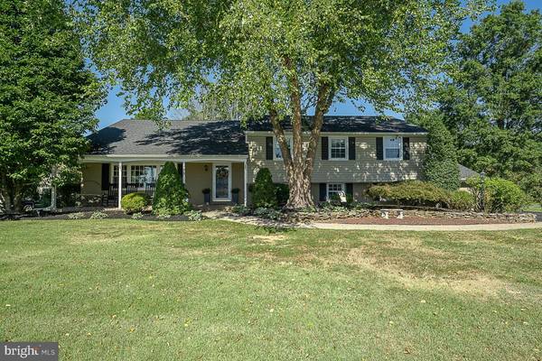 4 BITTERSWEET CIR, Glen Mills, PA 19342