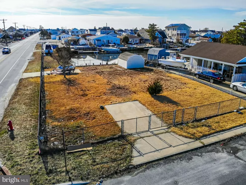 1 W THAMES RD, Tuckerton, NJ 08087