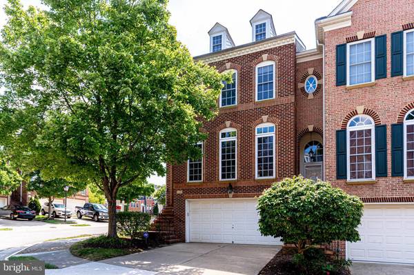 7115 POINT REPLETE CIR, Fort Belvoir, VA 22060